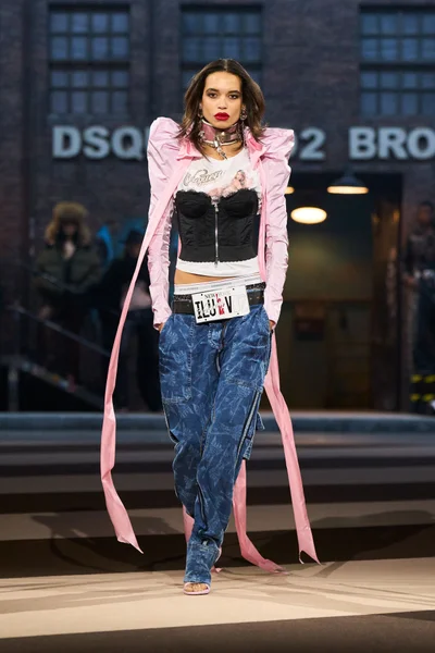 Look 19